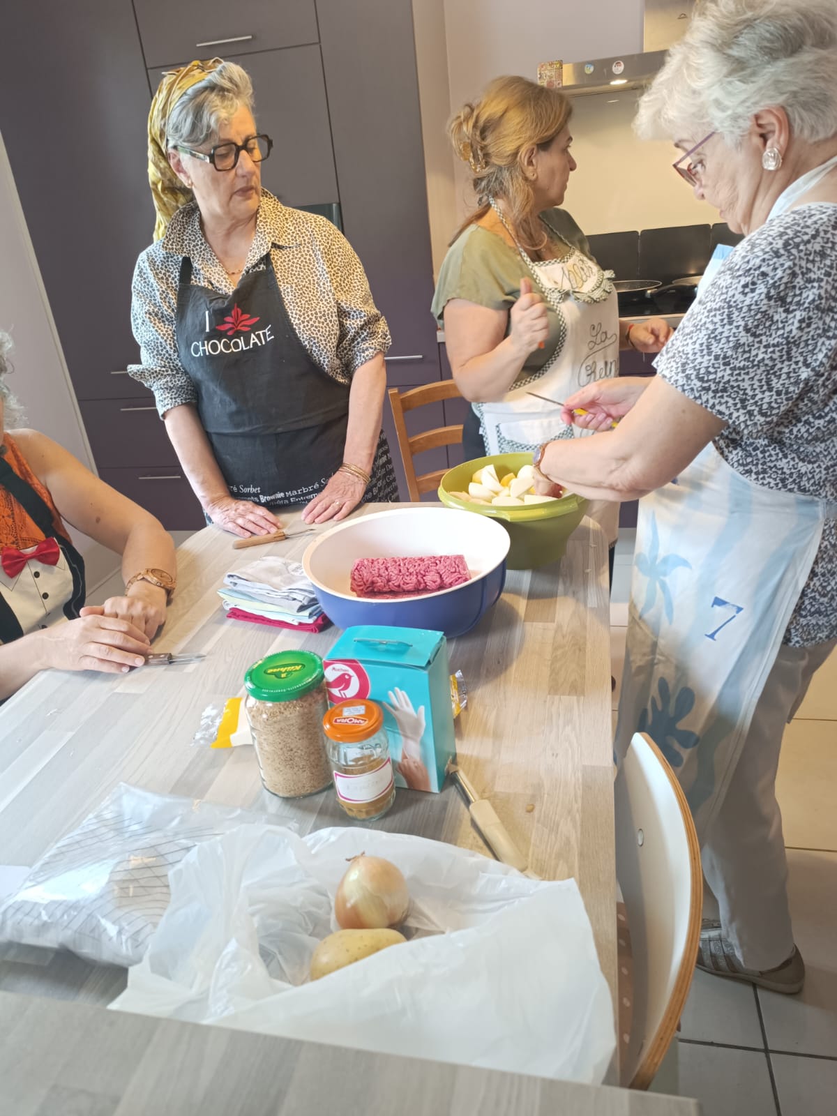 Participants préparant les catelettes