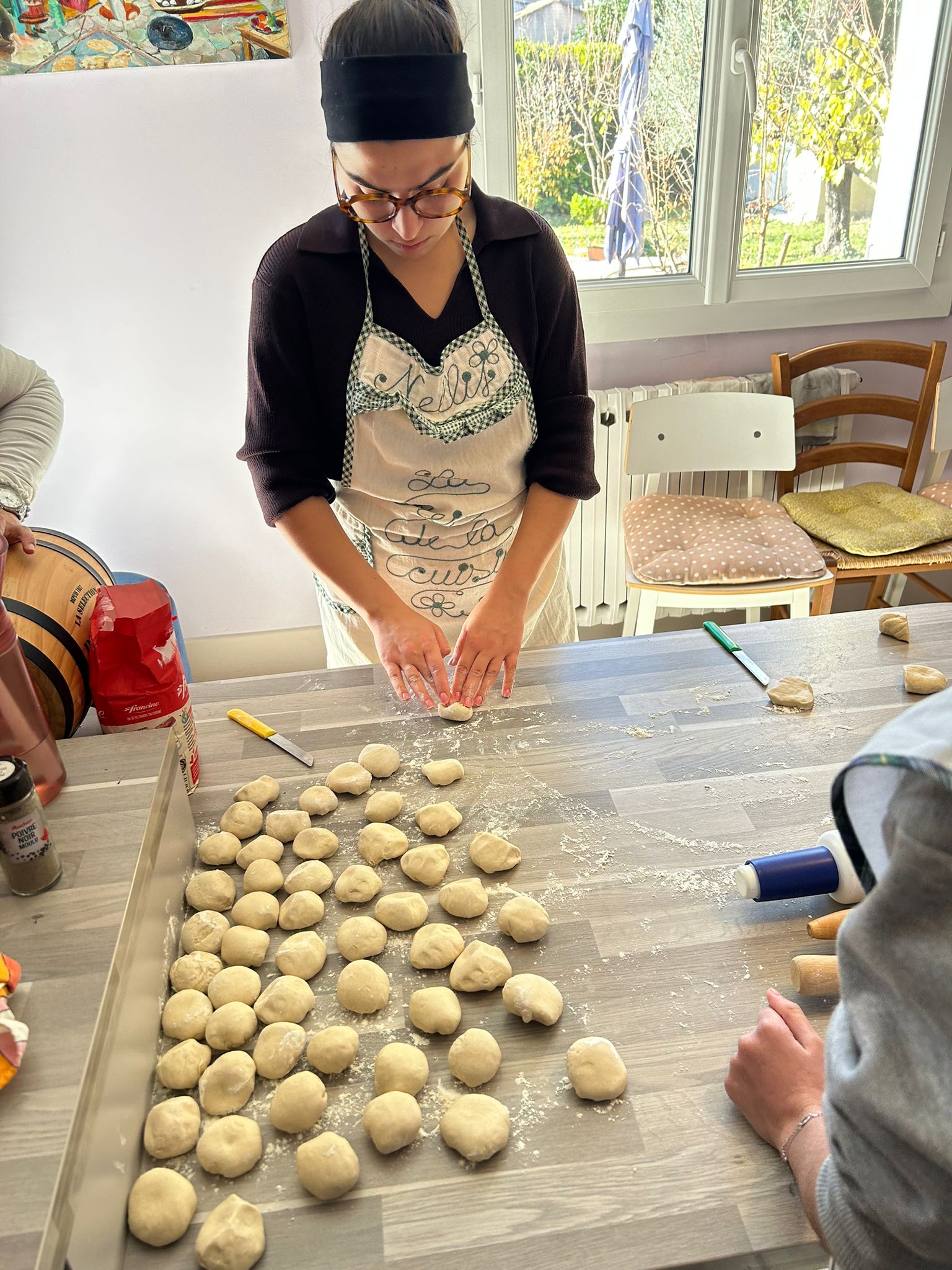 Participants préparant le khinkali